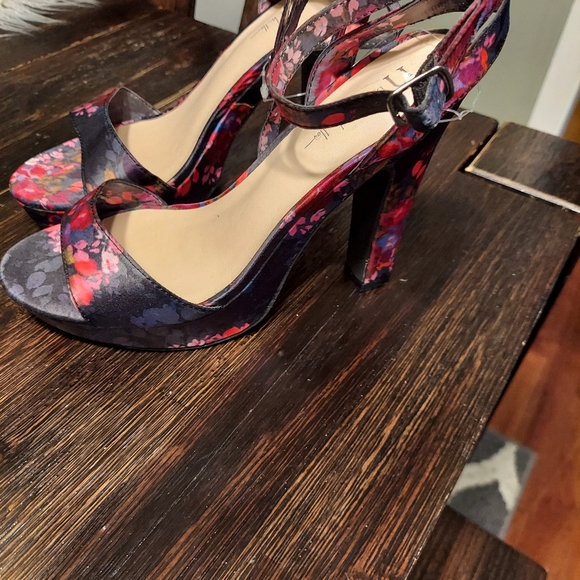 Shoes - Picture 2 of 2